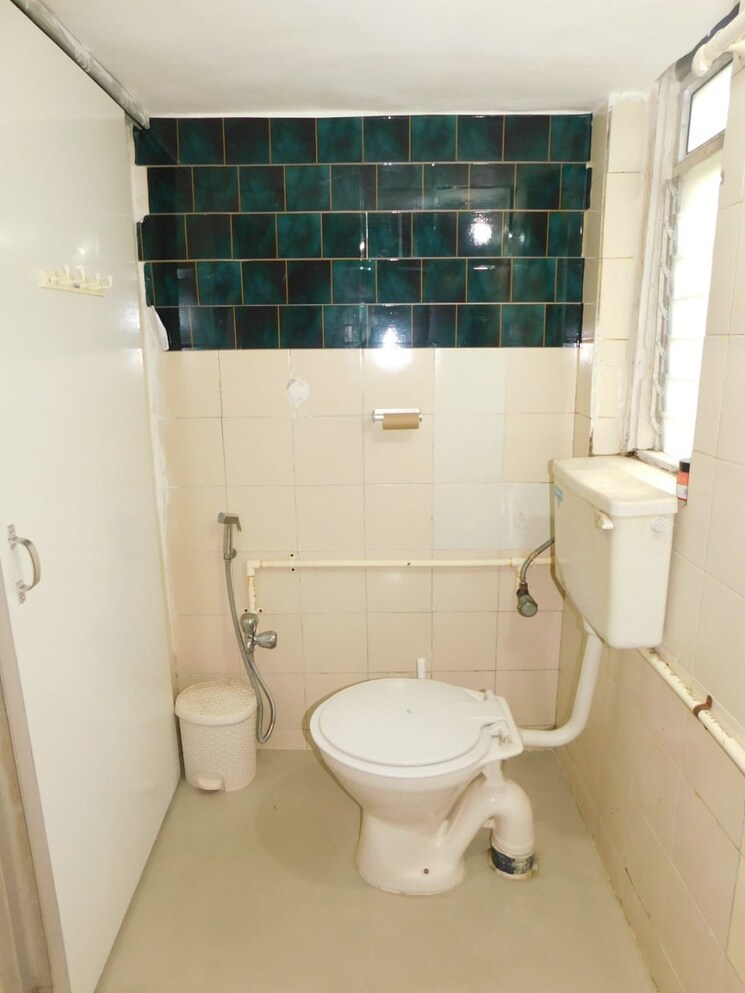 Attached Bathroom, pali hill 1 Bedroom 600 Sq.Ft. Apartment In Pali Hill Mumbai 8961665