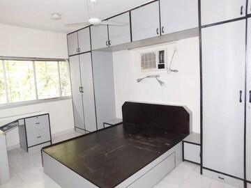 Bedroom in 1 BHK Apartment at Pali Hill – for Rent