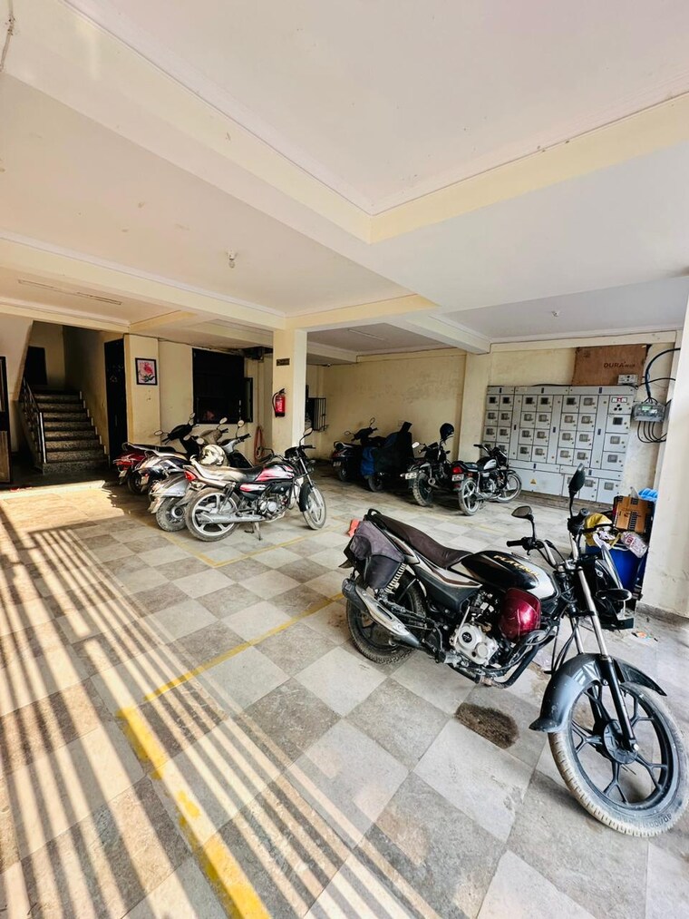  Parking, bindal-enclave 1 Bedroom 421 Sq.Ft. Builder Floor In Phi Iv Greater Noida Greater Noida 8961691