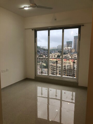 Room in 3 BHK Apartment at Rosa Manhattan, Ghodbunder Road – for Rent