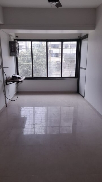 Room in 1 BHK Apartment at Kabra Aurum, Goregaon West – for Rent