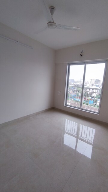 Room in 1 BHK Apartment at Chandiwala Pearl Regency, Andheri West – for Rent