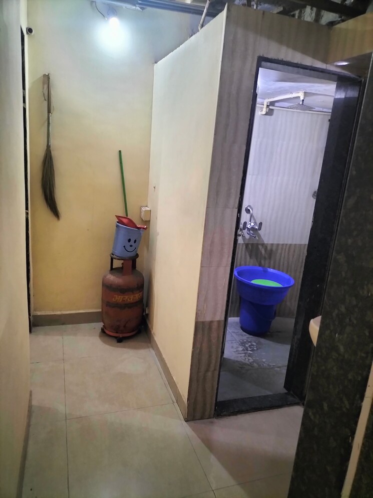 Bathroom, thane east 1 Bedroom 550 Sq.Ft. Apartment In Thane East Thane 8961746