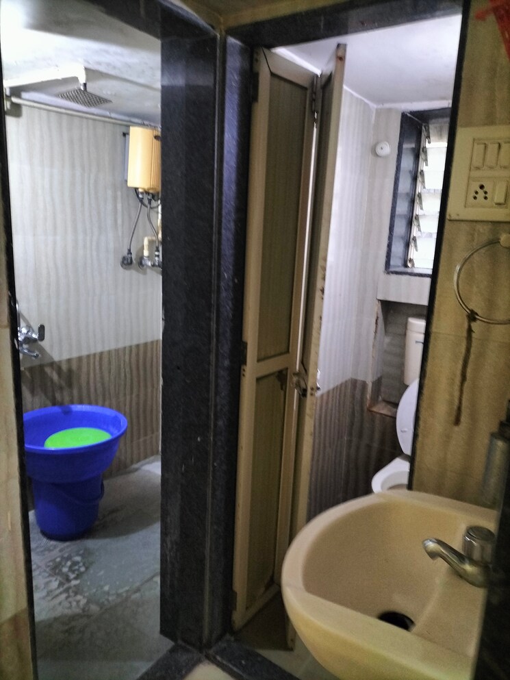 Bathroom, thane east 1 Bedroom 550 Sq.Ft. Apartment In Thane East Thane 8961746