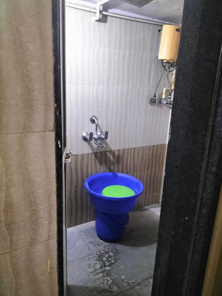 Bathroom, thane east 1 Bedroom 550 Sq.Ft. Apartment In Thane East Thane 8961746