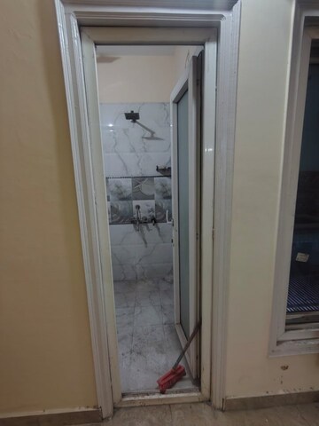 3 BHK Builder Floor at Shanti CHS Vasundhara, Vasundhara Sector 11 – for Rent