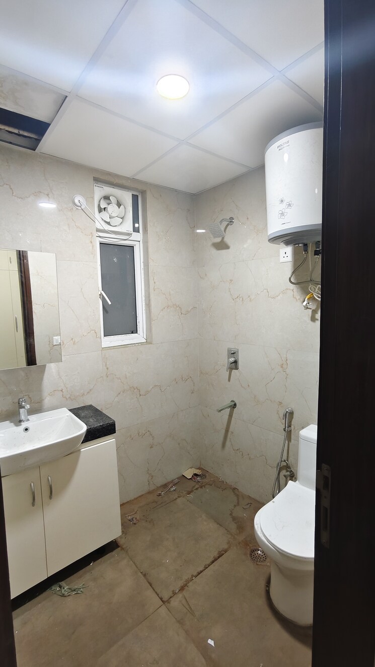 Master Bedroom, smart-world-gems 3.5 Bedroom 1494 Sq.Ft. Apartment In Sector 89 Gurgaon 8961735