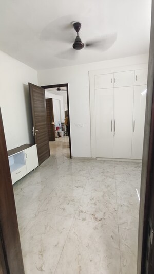 Room in 2.5 BHK Apartment at Smart World Gems, Sector 89 – for Sale