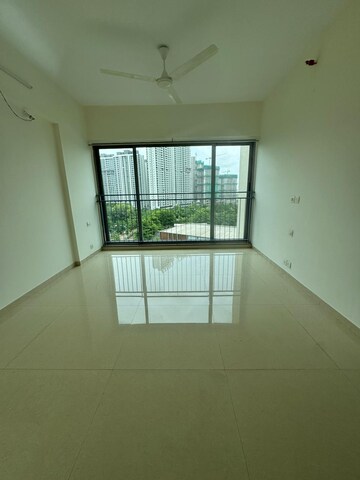 Room in 3 BHK Apartment at Kalpataru The Sunrise, Kolshet Road – for Rent