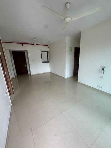 Room in 3 BHK Apartment at Kalpataru The Sunrise, Kolshet Road – for Rent