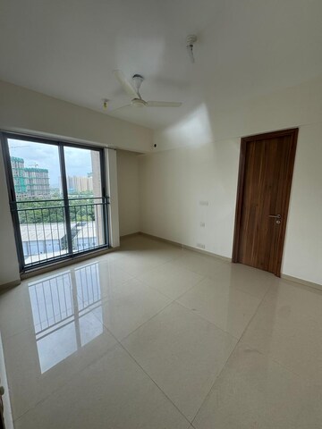 Room in 3 BHK Apartment at Kalpataru The Sunrise, Kolshet Road – for Rent