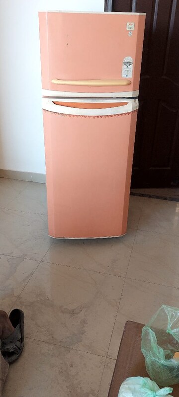 Room in 3 BHK Apartment at BBD Green City Sun Breeze Apartments, Gomti Nagar – for Rent