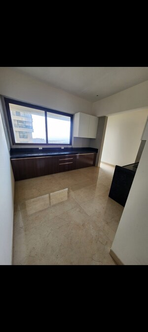 Room in 3 BHK Apartment at Mirchandani Triton, Santacruz West – for Sale