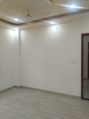 Room in 2 BHK Independent House at Viraj Khand – for Rent