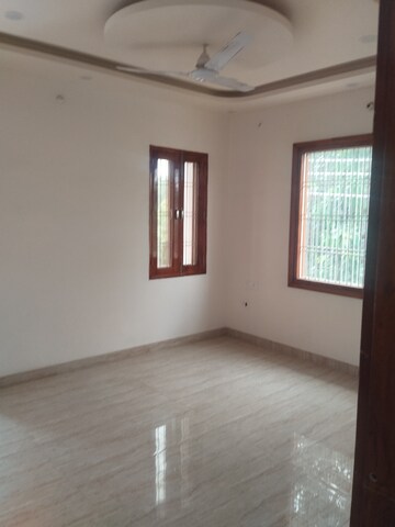 Room in 2 BHK Independent House at Viraj Khand – for Rent