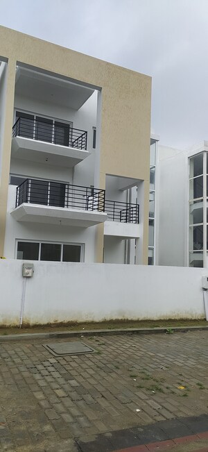 6+ BHK Villa – Exterior View View at Sector 75 - for Sale