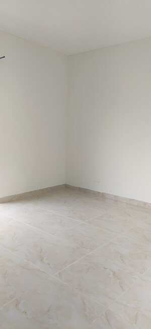 Room in 6+ BHK Villa at Sector 75 – for Sale