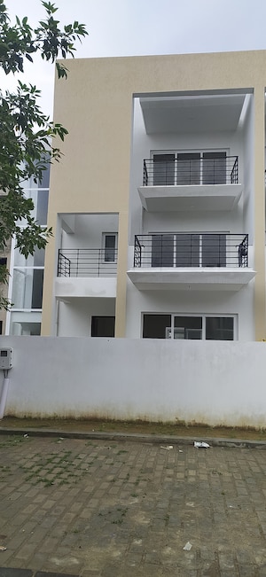 6+ BHK Villa – Exterior View View at Sector 75 - for Sale