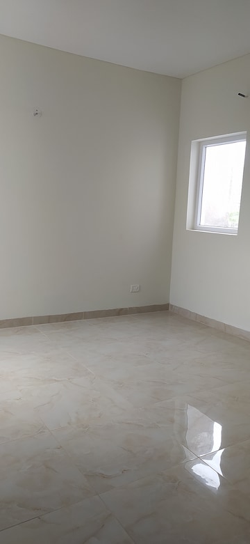 Room in 6+ BHK Villa at Sector 75 – for Sale