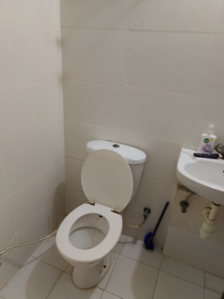 Bathroom, omaxe-residency 2 Bedroom 1150 Sq.Ft. Apartment In Gomti Nagar Lucknow 8961845