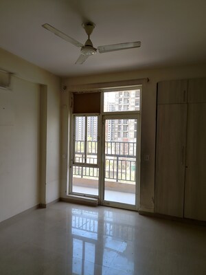 Room in 2 BHK Apartment at Omaxe Residency, Gomti Nagar – for Sale