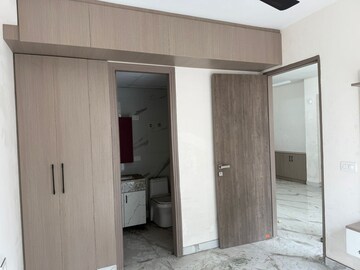 Building Lobby in 3.5 BHK Builder Floor at Smart World Gems, Sector 89 – for Rent
