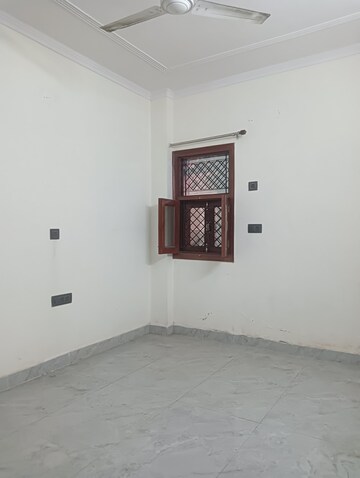 Room in 2 BHK Builder Floor at Govindpuri – for Rent