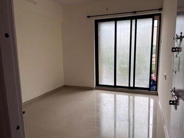 Room in 1 BHK Apartment at Vrindavan Complex, Thane West – for Rent
