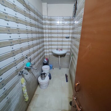 Bathroom in 1.5 BHK Independent House at Aliganj – for Rent