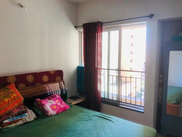 Bedroom in 2 BHK Apartment at Rustomjee Urbania Azziano, Thane West – for Rent