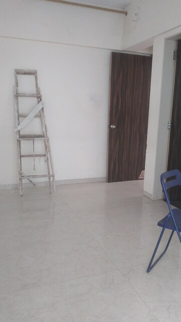 Room in 3 BHK Apartment at Vardhman Grandeur, Andheri West – for Rent
