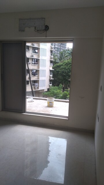 Room in 3 BHK Apartment at Vardhman Grandeur, Andheri West – for Rent