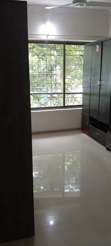 Room in 3 BHK Apartment at Orchid Apartment Santacruz West, Santacruz West – for Rent