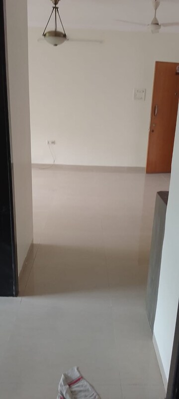 Room in 3 BHK Apartment at Orchid Apartment Santacruz West, Santacruz West – for Rent