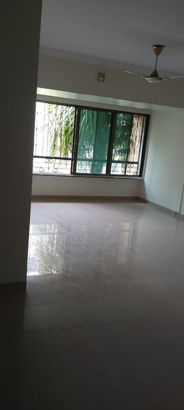 Room in 3 BHK Apartment at Orchid Apartment Santacruz West, Santacruz West – for Rent
