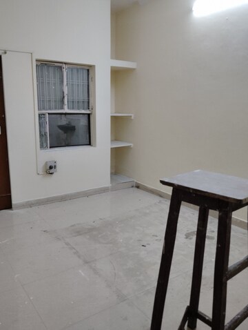 Room in 2 BHK Independent House at Aliganj – for Rent