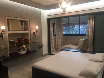 Bedroom in 2 BHK Apartment at Swan Lake Apartment, Khar West – for Rent