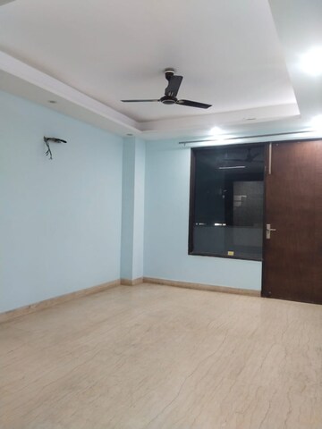 Room in 3 BHK Builder Floor at Greenwood City, Sector 40 – for Rent