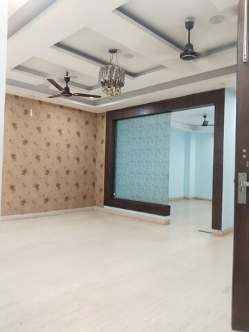 Room in 3 BHK Builder Floor at Greenwood City, Sector 40 – for Rent