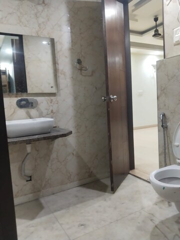 Bathroom in 3 BHK Builder Floor at Greenwood City, Sector 40 – for Rent