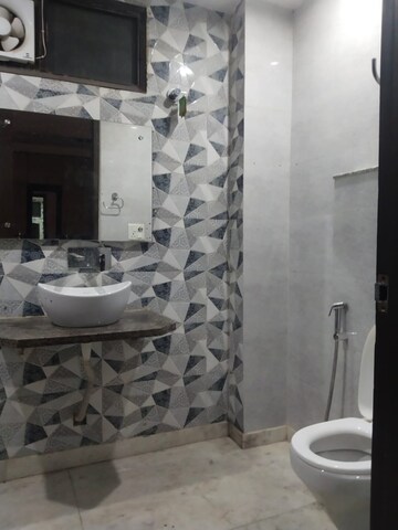 Bathroom in 3 BHK Builder Floor at Greenwood City, Sector 40 – for Rent