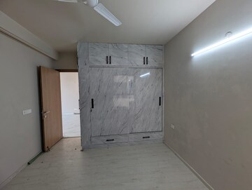 Room in 3 BHK Apartment at Ireo Victory Valley, Sector 67 – for Rent