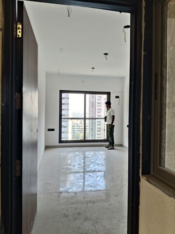 Room in 2 BHK Apartment at RNA NG Eclat, Andheri West – for Rent