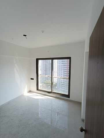 Room in 2 BHK Apartment at RNA NG Eclat, Andheri West – for Rent