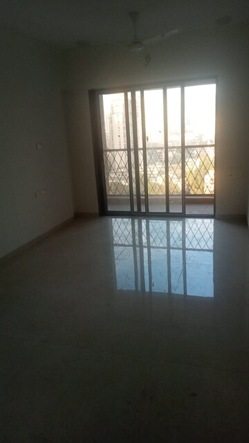 Room in 2 BHK Apartment at RNA NG Eclat, Andheri West – for Rent
