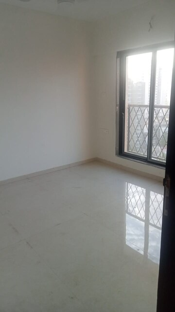 Room in 2 BHK Apartment at RNA NG Eclat, Andheri West – for Rent