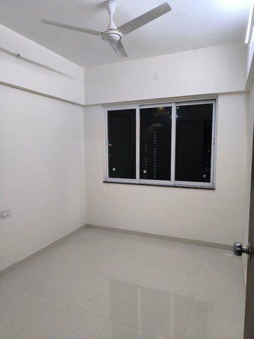 Room in 2 BHK Apartment at Platinum 53 West, Andheri West – for Rent