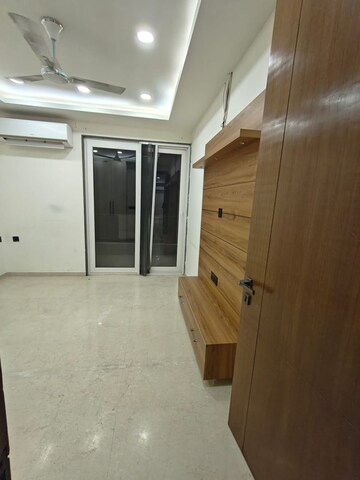 Room in 3 BHK Apartment at Sector 67 – for Rent
