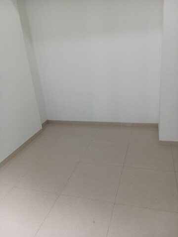 Room in 2 BHK Apartment at Kalpataru Immensa, Kolshet Road – for Rent