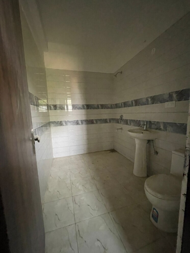 Bathroom, sector 10 greater noida 4 Bedroom 2100 Sq.Ft. Villa In Sector 10 Greater Noida Greater Noida 8962020